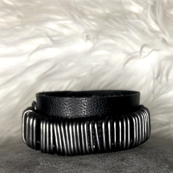 Adjustable Black Faux Leather Bracelet! - Picture 1 of 2